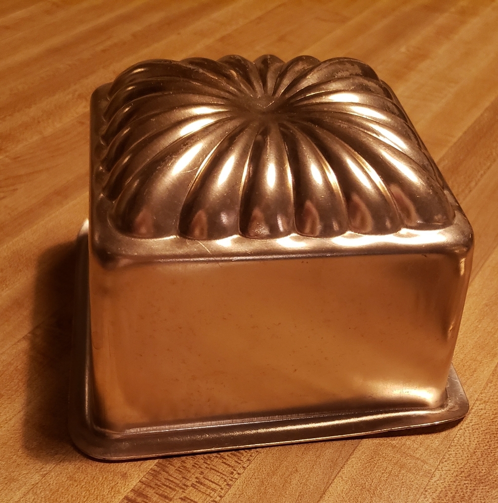 Vintage Copper Molds - Set of 2 - Picture 4 of 11